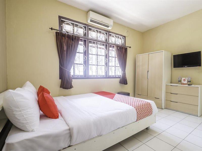OYO 1568 Stasiun Ka Cirebon Guest House Bagian luar foto