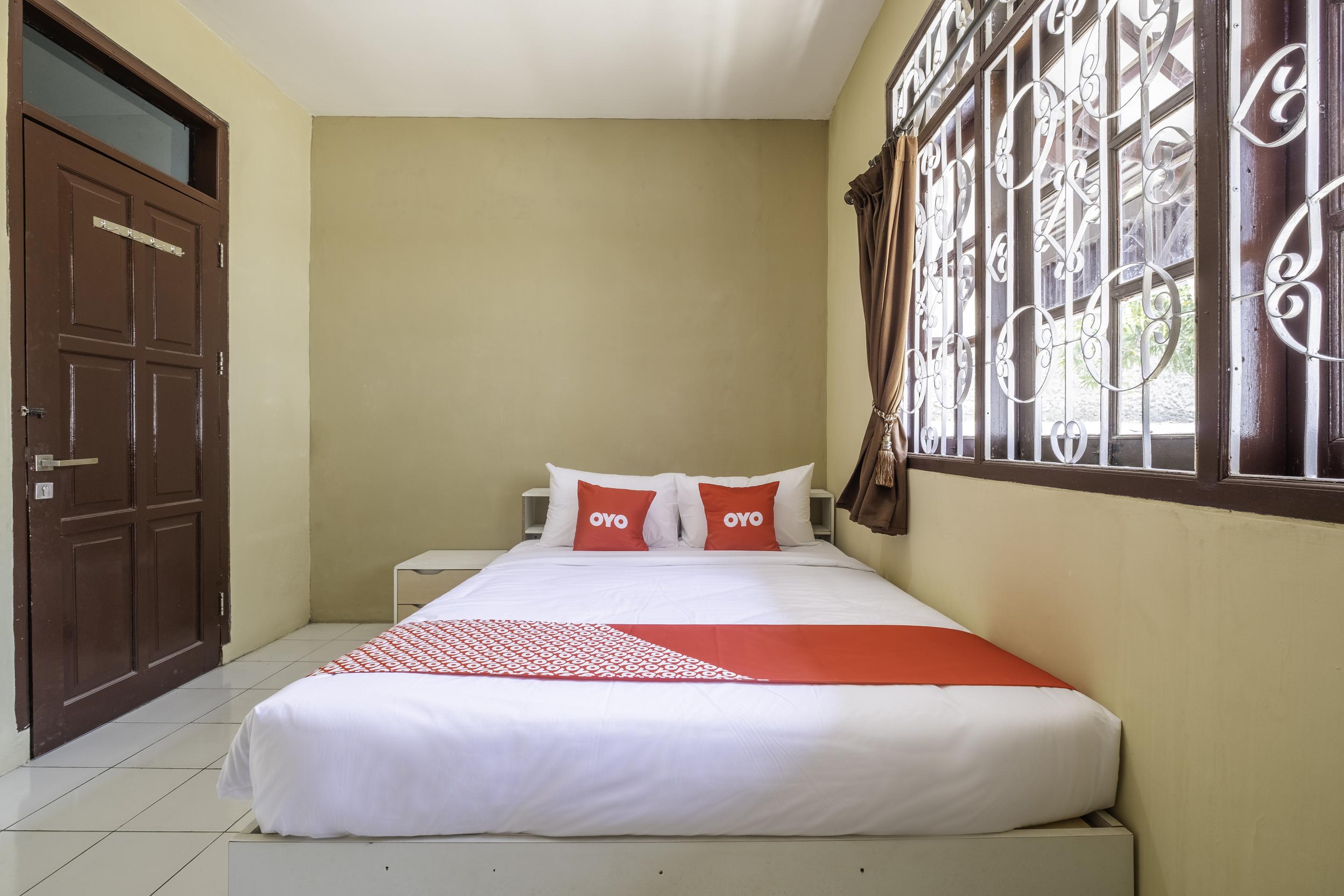 OYO 1568 Stasiun Ka Cirebon Guest House Bagian luar foto