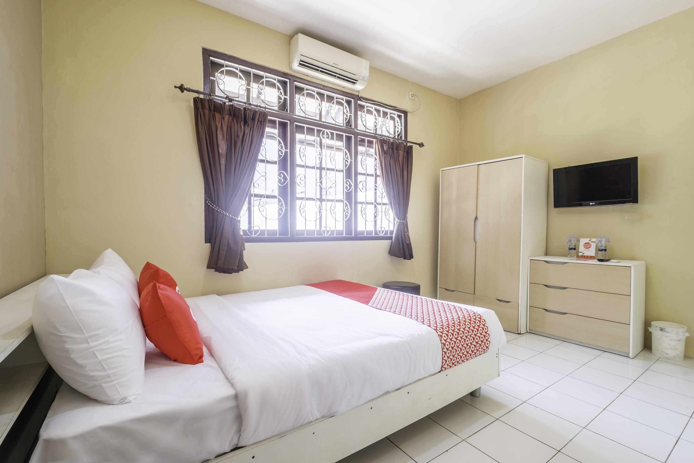 OYO 1568 Stasiun Ka Cirebon Guest House Bagian luar foto