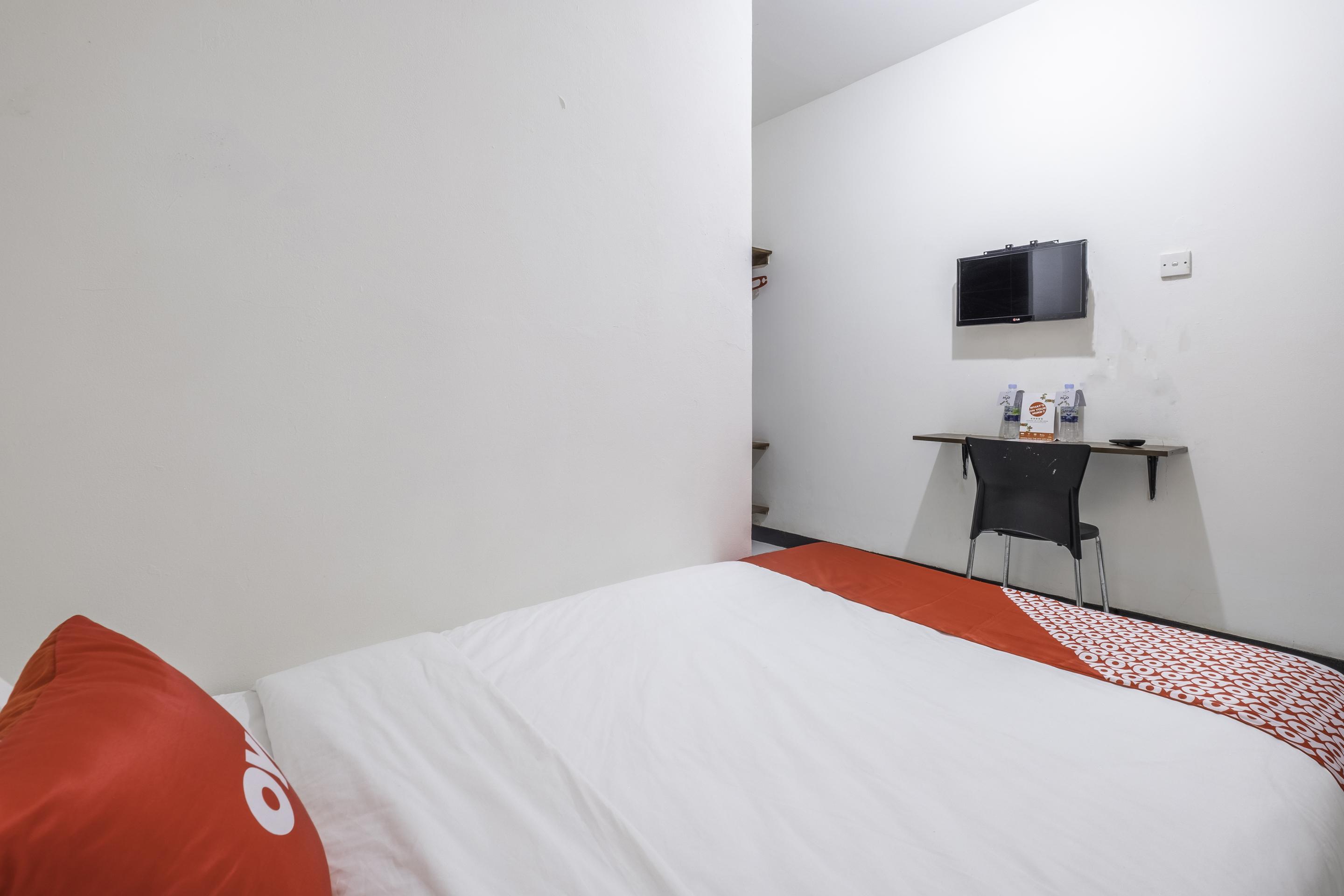 OYO 1568 Stasiun Ka Cirebon Guest House Bagian luar foto