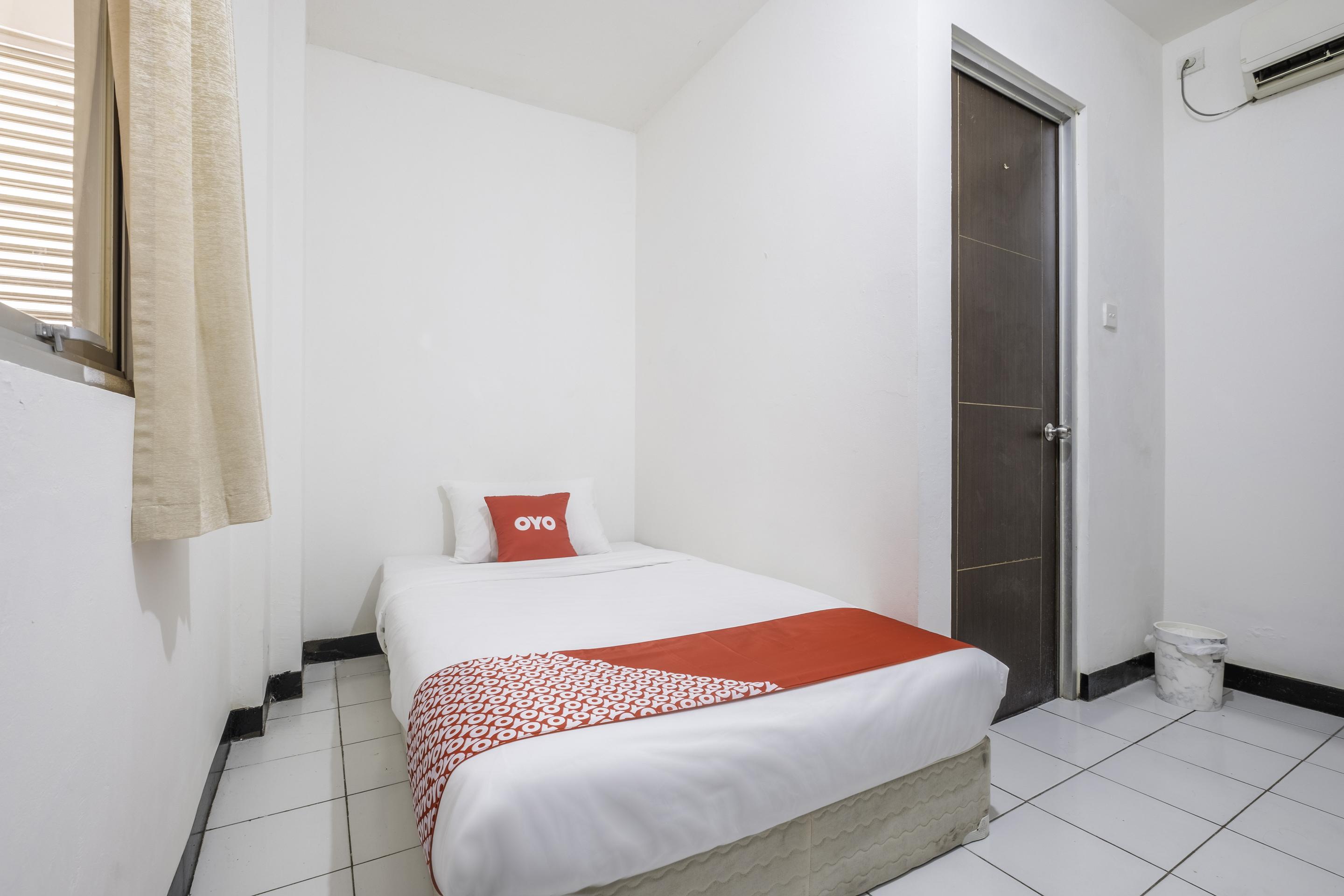 OYO 1568 Stasiun Ka Cirebon Guest House Bagian luar foto