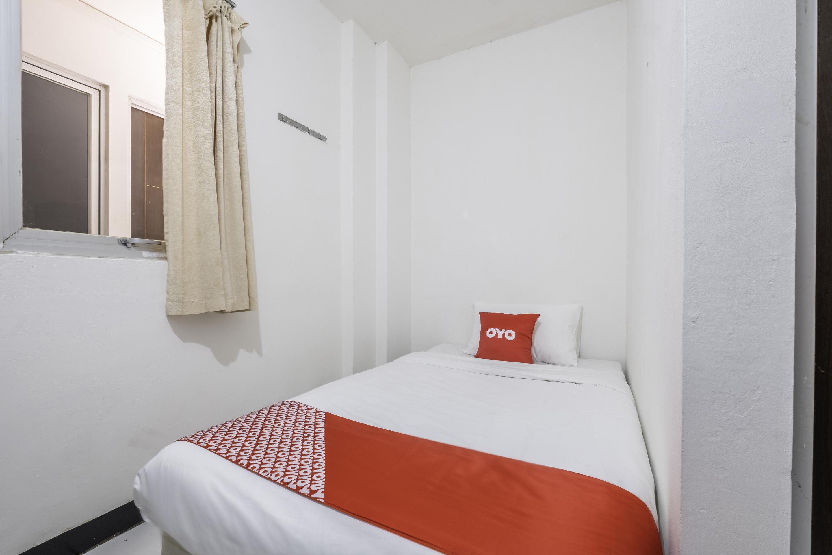 OYO 1568 Stasiun Ka Cirebon Guest House Bagian luar foto