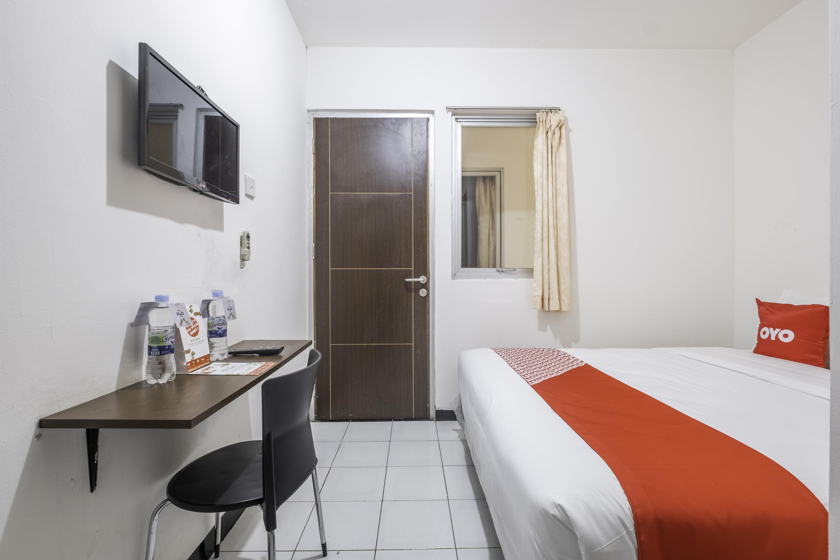 OYO 1568 Stasiun Ka Cirebon Guest House Bagian luar foto