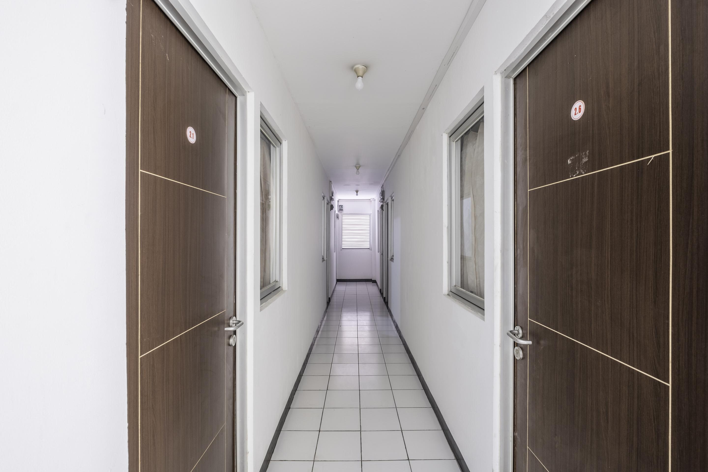 OYO 1568 Stasiun Ka Cirebon Guest House Bagian luar foto