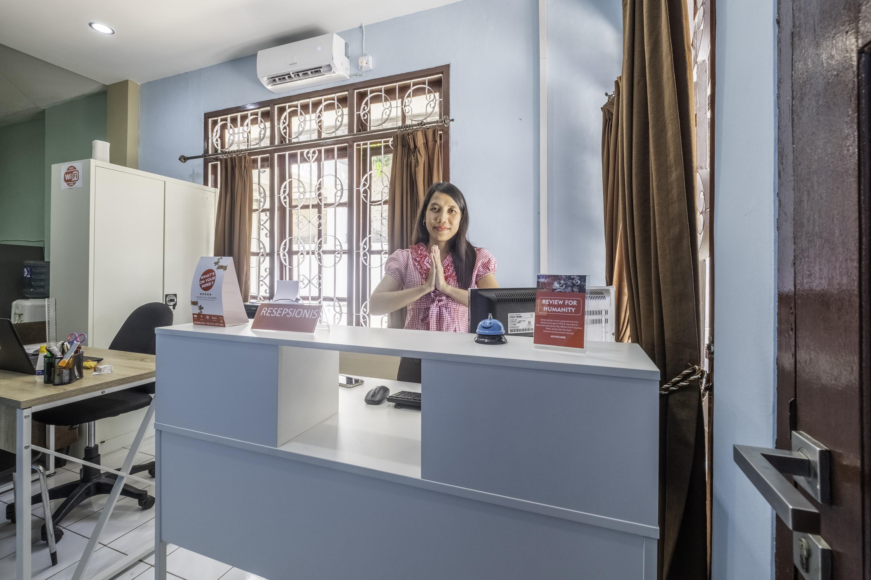 OYO 1568 Stasiun Ka Cirebon Guest House Bagian luar foto