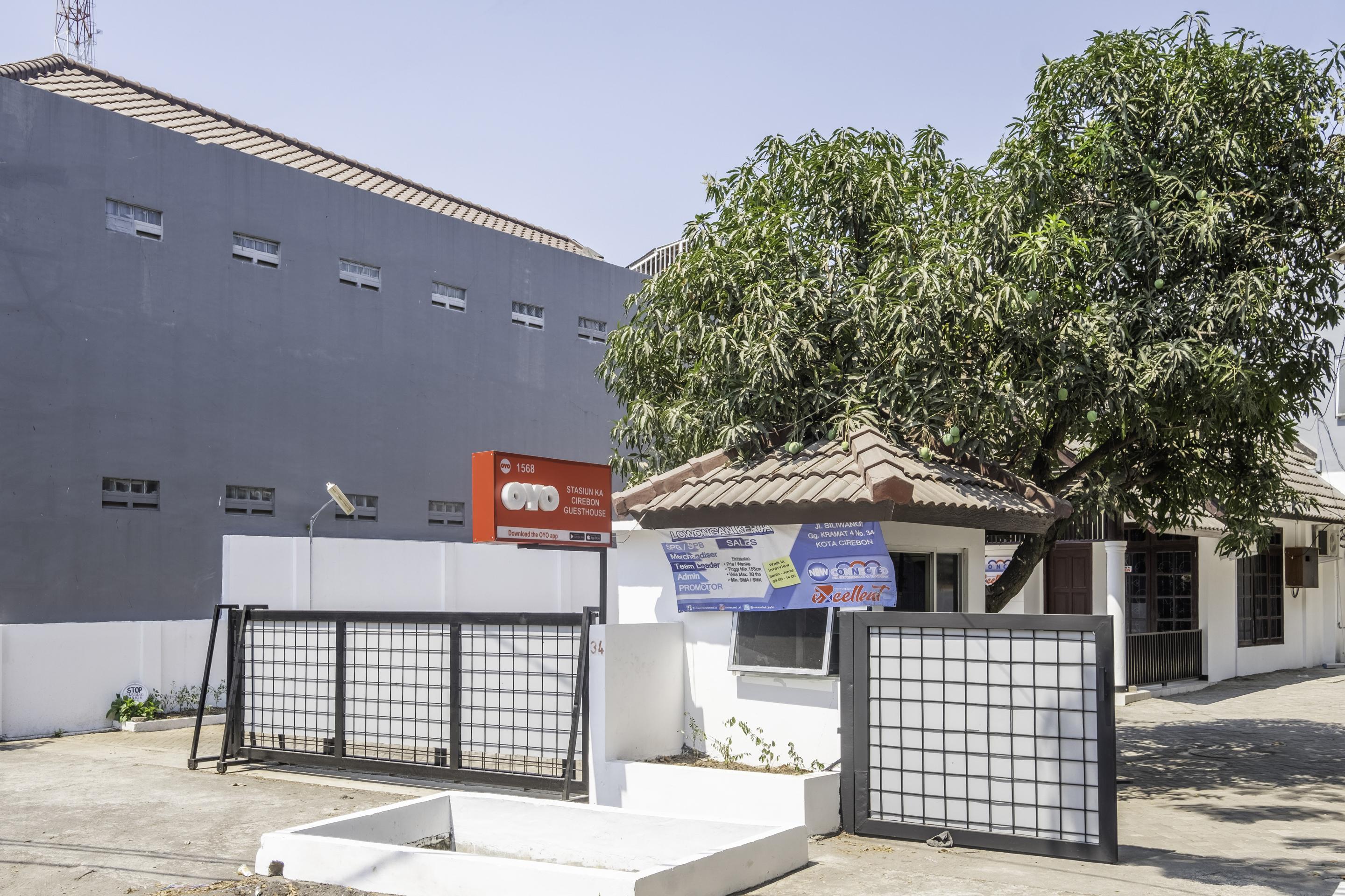 OYO 1568 Stasiun Ka Cirebon Guest House Bagian luar foto
