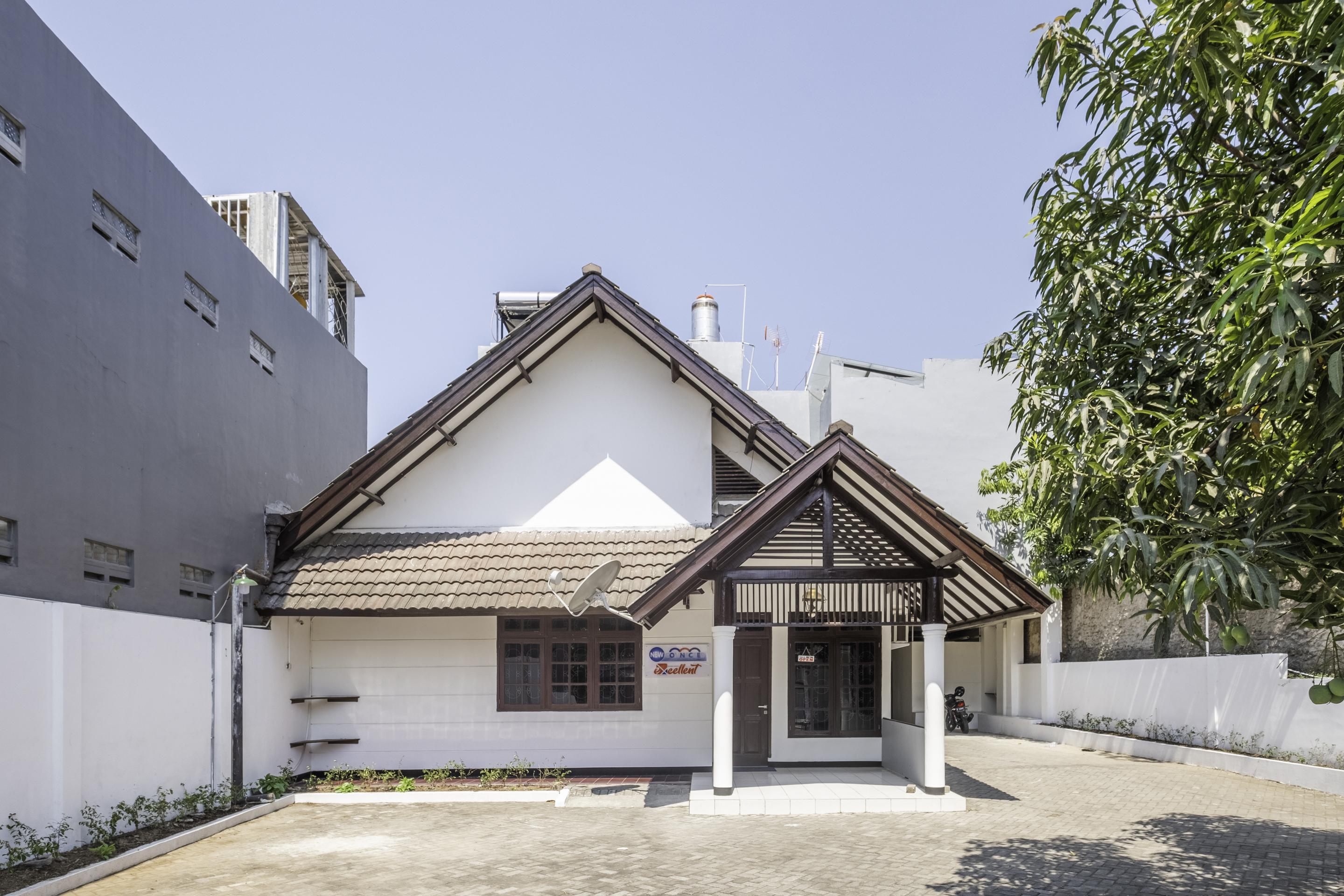 OYO 1568 Stasiun Ka Cirebon Guest House Bagian luar foto