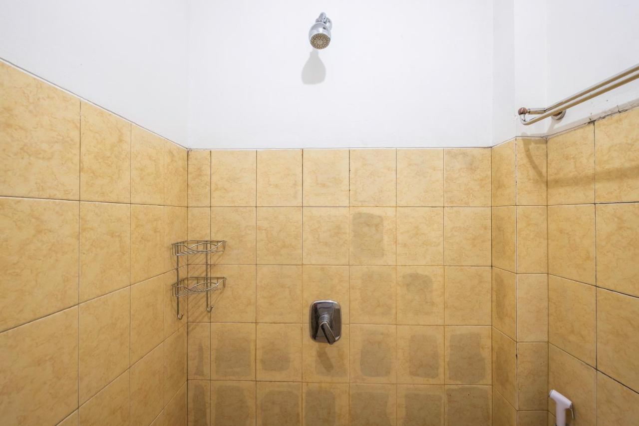 OYO 1568 Stasiun Ka Cirebon Guest House Bagian luar foto